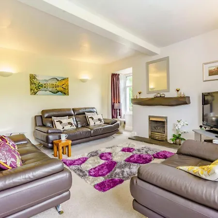 3 Bed In Village Llh40 *