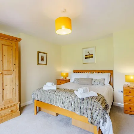 3 Bed In Village Llh40