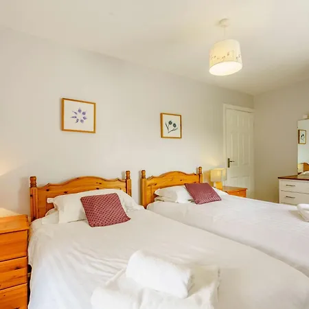 3 Bed In Village Llh40 Holiday home