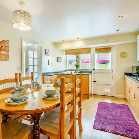 3 Bed In Village Llh40