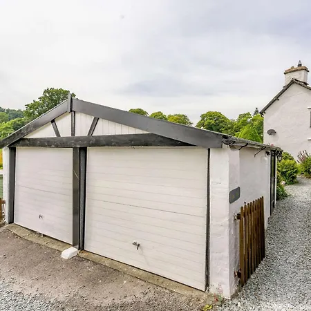 3 Bed In Village Llh40