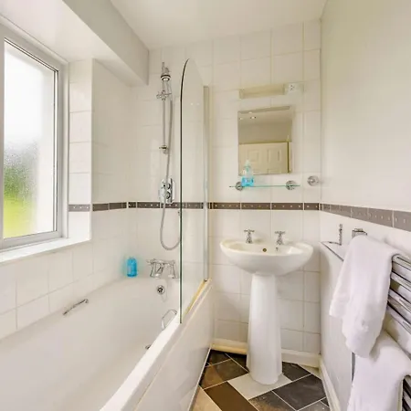 3 Bed In Oc-llh40 霍克斯黑德